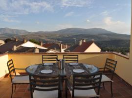 Casa el Mirador de Gredos Norte, cheap hotel in Hoyocasero