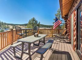Classic Colorado Log Home with Mountain Views!, hotel v destinaci Florissant