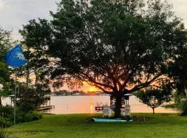 Chain of Lakes - Sunrise on Lake Idylwild - Tiki Bar, Dock & Kayaks - Legoland