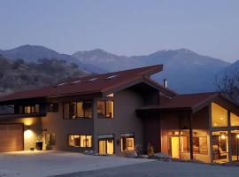 Matanah Meadows Farm, Great for 2 Families, Sequoia National Park and Working Farm, hotel v destinaci Three Rivers