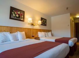 Canadas Best Value Inn- Riverview Hotel: Whitehorse şehrinde bir otel