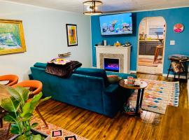 Boho-Chic Travel Pad Near B-Line w/ Fireplace, Roku TV, Fenced-In Yard, apartment in Bloomington