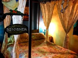 Room in Lodge - Romantic Christmas in a beautiful rural house ideal for a romantic getaway, hotel in Valeria