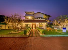 Jambrung 에 위치한 호텔 SaffronStays Adora Woods & Hills, Luxury Pool Villa in Murud