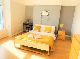 Swansea Beach Townhouse - 350 yard from the beach!
