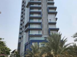 V V Hotel Battambang, готель з басейнами у місті Баттамбанг