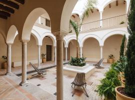 Casa del Rey Sabio, hotel with pools in Seville