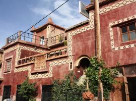 Room in Guest room - Gite Tawada - Haut-atlas - Room for 3 people, hostal o pensión en Agouti