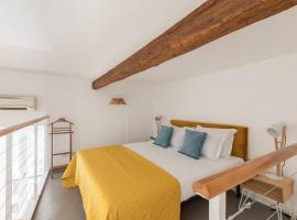 iFlat Yellow Monti Studio Apartment
