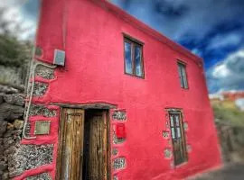 El Hierro Poetry House -Romantic & Solo Writer's Retreat- in the center of El Pinar
