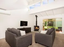 Peppertree Jervis Bay Pet Friendly Beachfront with Sea Views