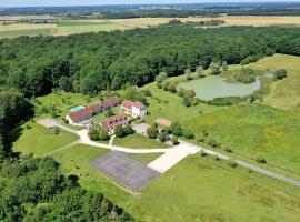 Gites Les Closeaux: Vallières-les-Grandes şehrinde bir otel