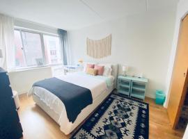 Cozy Apartment, Hell's kitchen!!, budget hotel in New York
