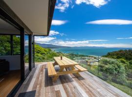 Bay Vista Beauty - Pōhara Holiday Home, prázdninový dům v destinaci Pohara