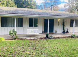 Ranch Style Home w/ Bikes! Heart of Wine Country, hotel a Solvang