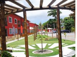 Village Ecoville das Mangueiras fica a 3km da praia de Guarajuba, hotel din Camaçari