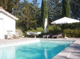 Au Coin des Cerisiers, holiday home in Montclus