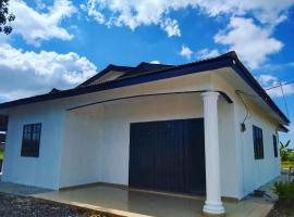 Casa Homestay D Sekinchan, cottage in Sekincan