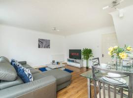 Beautiful 3 Bed House with Amazing Views in Dartford, Kent, hotel i Kent