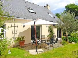 Cottage, located in Auray, casa de férias em Auray