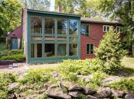 River House in the Heart of Middlebury, hotel with parking in Middlebury