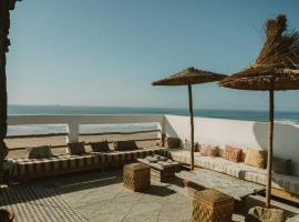 Blue Waves Surf House, guest house in Agadir