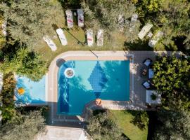Sunset Apartments, hotel near Seven Springs, Archangelos