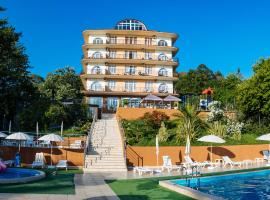 Agama Hotel, hotel Thirty-three waterfalls környékén Jakornaja Scselben
