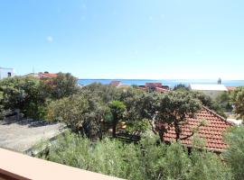 Apartments Karas on the island of Pag, B&B/chambre d'hôtes à Mandre