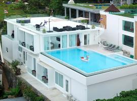 Villa Skyline Patong New Modern Seaview+Gym+Sauna+Pool Villa, villa in Patong Beach