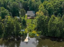 Private Sandy Beach Waterfront Cottage, Cottage in Kawartha Lakes