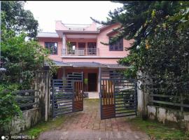 Puzhayoram home stay, Palakkuli, Mananthavadi wayanad kerala，曼南塔法迪的飯店