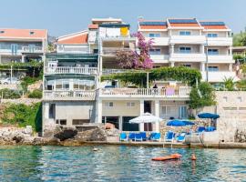 Apartments Rašica Molunat – hotel w mieście Molunat