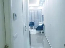 LUX Apartment - Central Place Bar