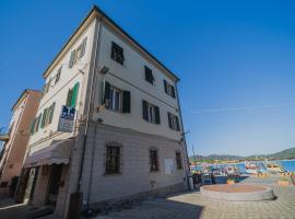 Appartamenti Brezza Marina a Campo, ξενοδοχείο κοντά στο Αεροδρόμιο Marina di Campo - EBA, 