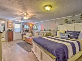 8 Mi to Beaches Artistic Bradenton Studio with Yard