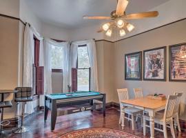 Pet-Friendly Shreveport Home about 1 Mile to Downtown!, casa vacanze a Shreveport