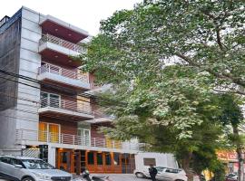 Hotel Silver Saffron Near Paschim Vihar Metro Station, hotel in Pashim Vihar, New Delhi