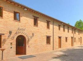 Hotel La Foresteria, hotel with parking in Abbadia di Fiastra