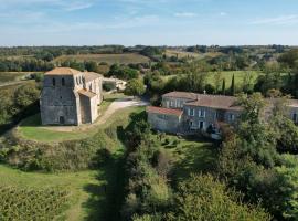 Pujols-sur-Ciron에 위치한 숙소 Romantic Gite nr St Emilion with Private Pool and Views to Die For