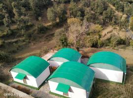 Oak Retreat Huts, B&B i Shimla