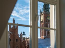 Baltic Gdańsk Old Town by St Mary's Church, &ouml;nell&aacute;t&oacute; sz&aacute;ll&aacute;s Gdańskban