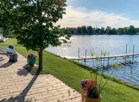 The Lakefront Home - 5 Minutes From Detroit Lakes!，底特律湖的度假住所