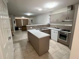 Escape to 28 at Cape View, hotel in Broadwater