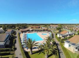 Apartment in Cecina Mare with outdoor pool, hotel v destinácii Marina di Cecina