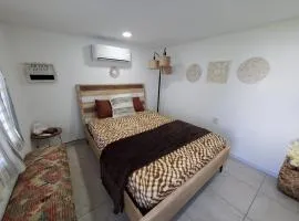 Aguadilla Breeze apt in gated complex 8 minute walk to Crashboat beach