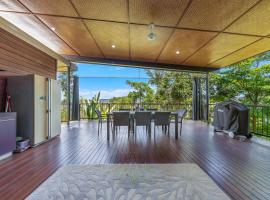 Hilltop Views - Cannonvale, cottage in Airlie Beach