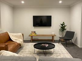 Stones Throw Hunter Valley 3mins to Cellar Doors, khách sạn golf ở Cessnock