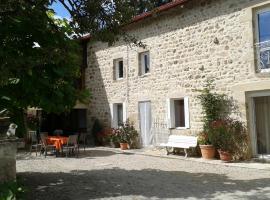 Gîte Saint-Georges-Lagricol, 4 pièces, 6 personnes - FR-1-582-232, ξενοδοχείο με πάρκινγκ σε Saint-Georges-Lagricol