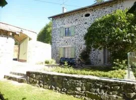 Élégante maison de maître XVIIIe, jardin clos 500m², nature, proche Puy-en-Velay, 11 pers., cosy & confort - FR-1-582-315